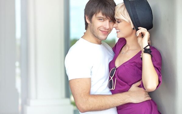 jeune couple amoureux