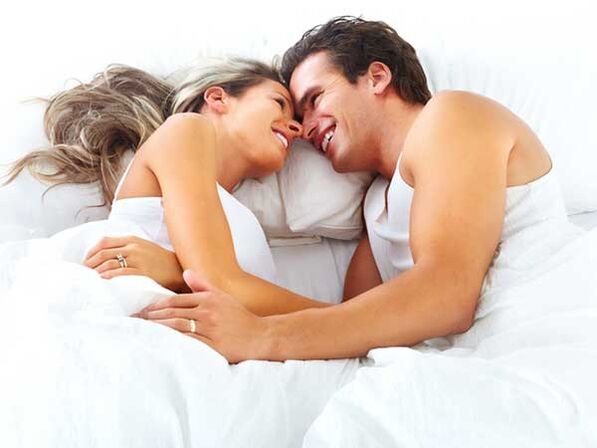 Les rapports sexuels comme moyen de traiter la douleur dans les couilles due à l'excitation.